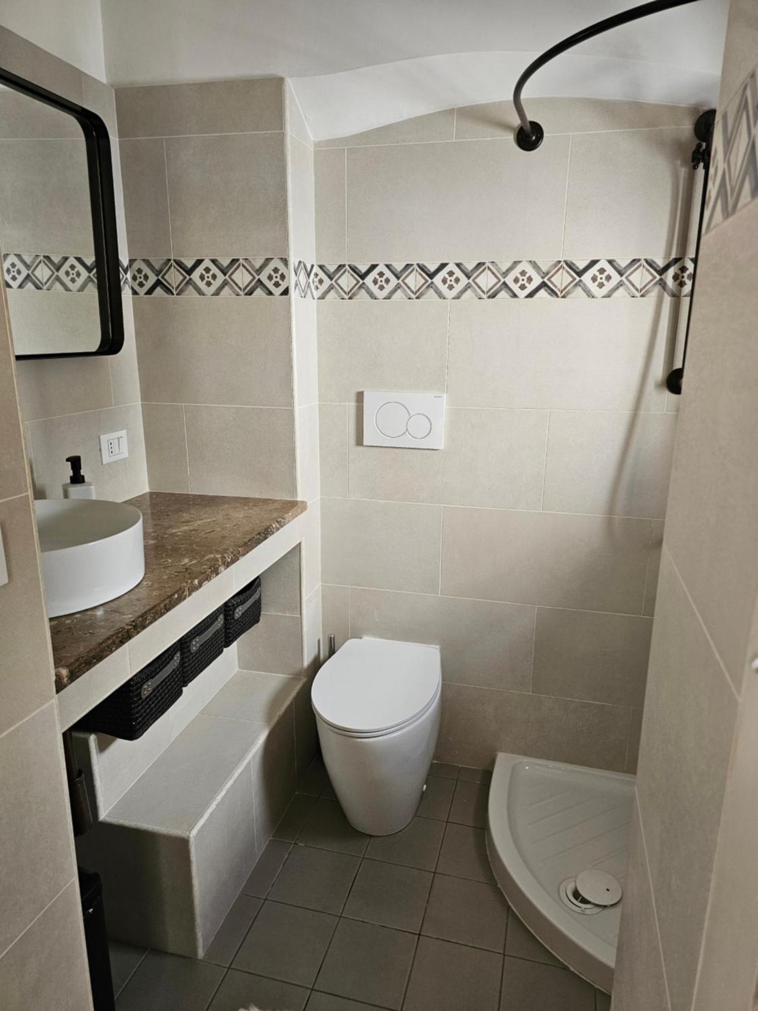 Casa Josephina - Three Level Stone Home With Balcony, 2 Roof Terraces & Sea Views Ostuni Zimmer foto