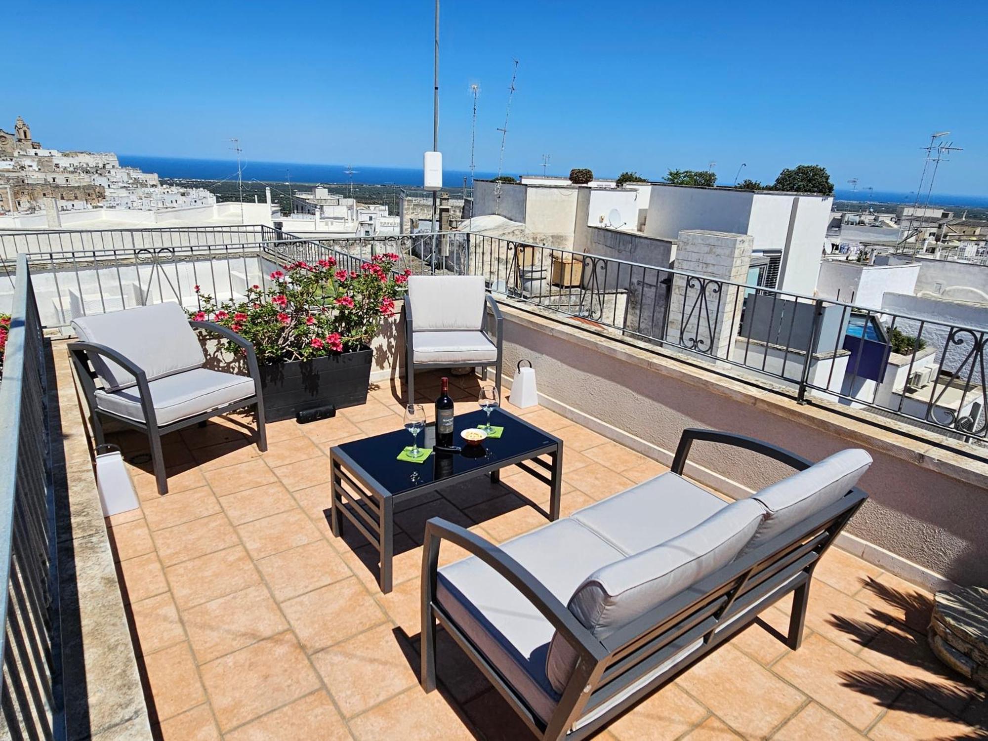 Casa Josephina - Three Level Stone Home With Balcony, 2 Roof Terraces & Sea Views Ostuni Zimmer foto
