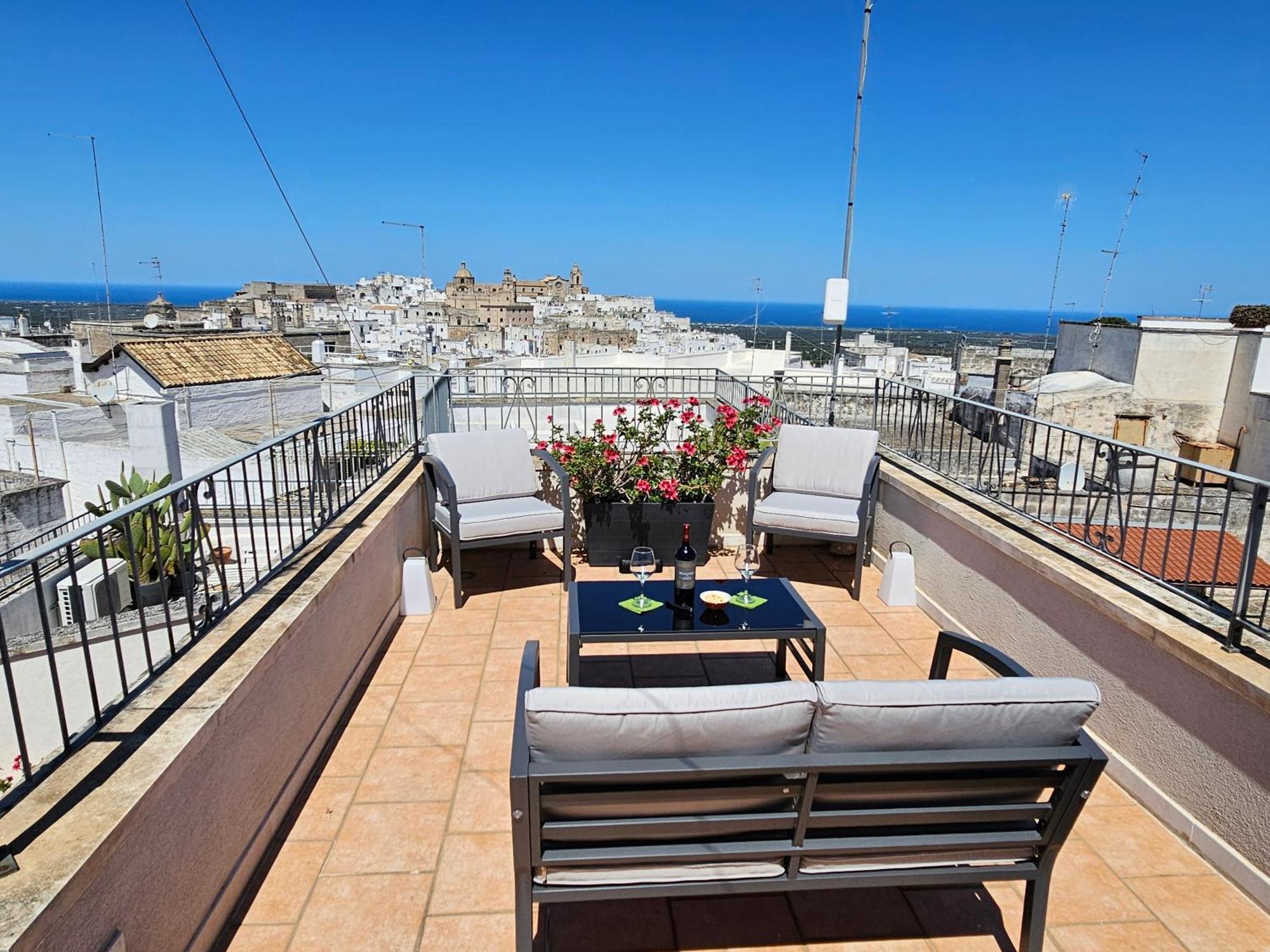 Casa Josephina - Three Level Stone Home With Balcony, 2 Roof Terraces & Sea Views Ostuni Zimmer foto
